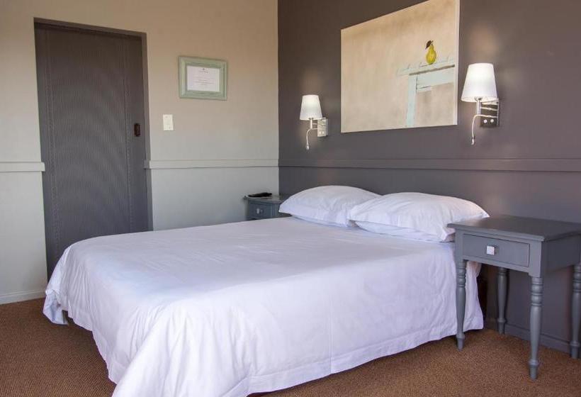 פנסיון Edward Charles Manor