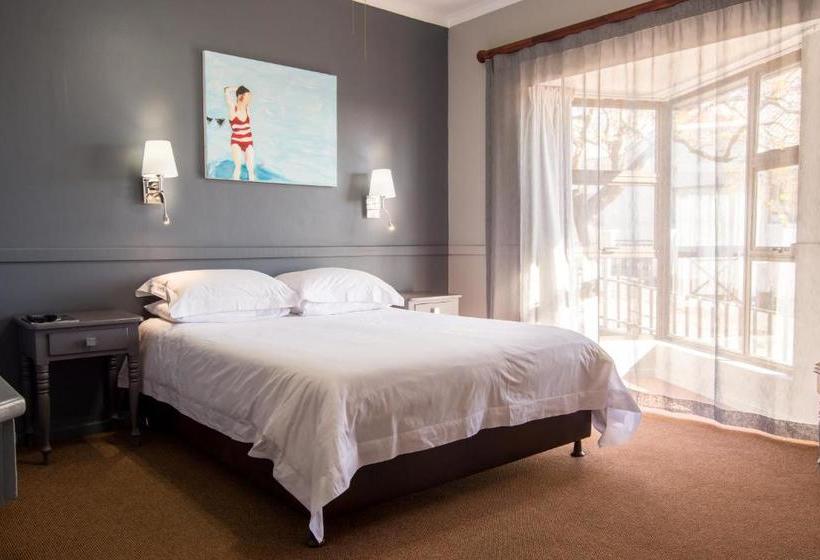 פנסיון Edward Charles Manor