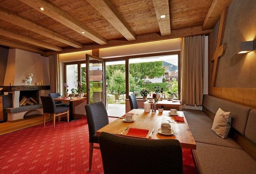 פנסיון Garni Zugspitz