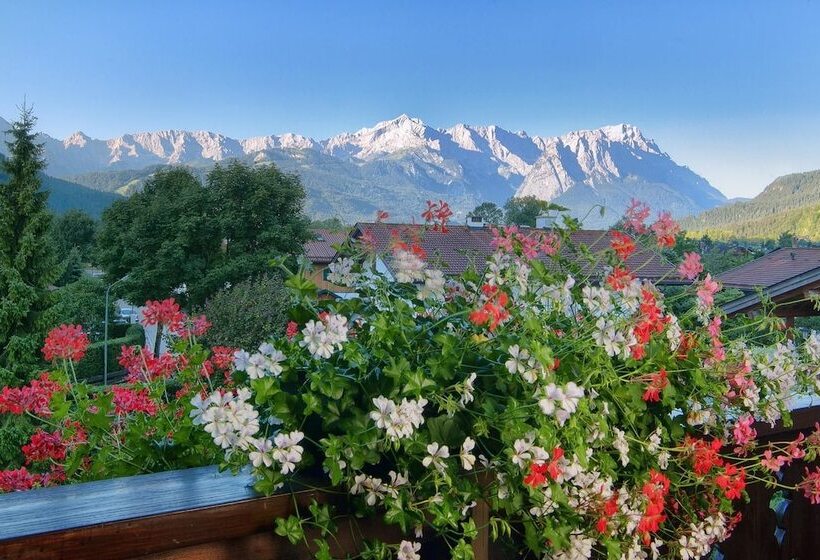 פנסיון Garni Zugspitz