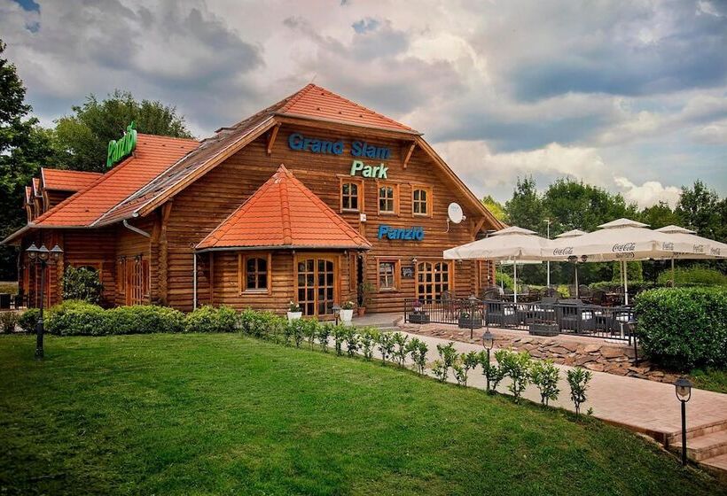 פנסיון Grand Slam Park Inn