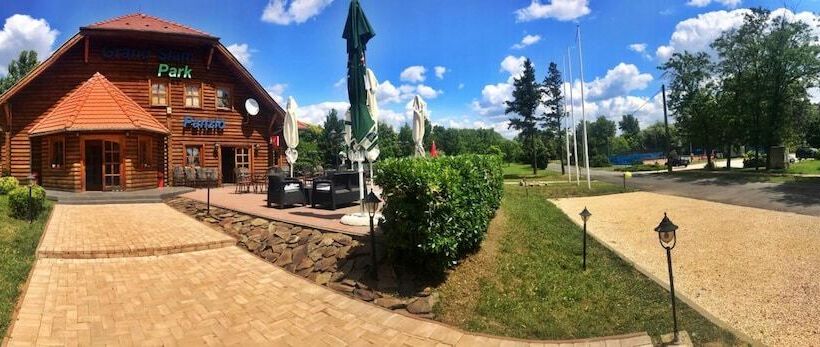 פנסיון Grand Slam Park Inn