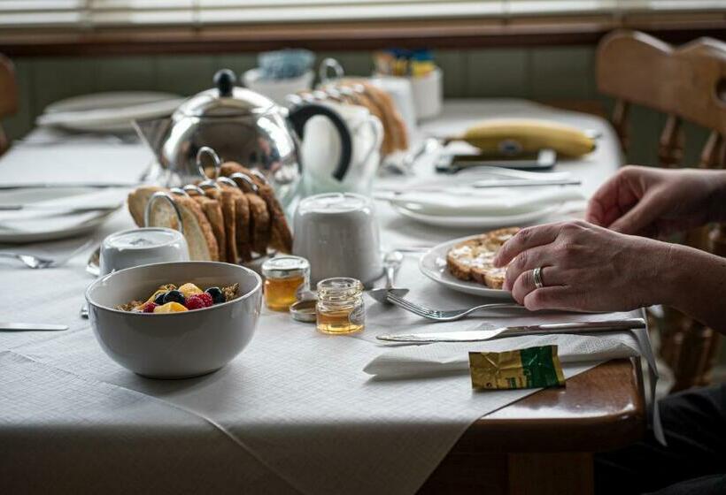 פנסיון Jedburgh Guest House