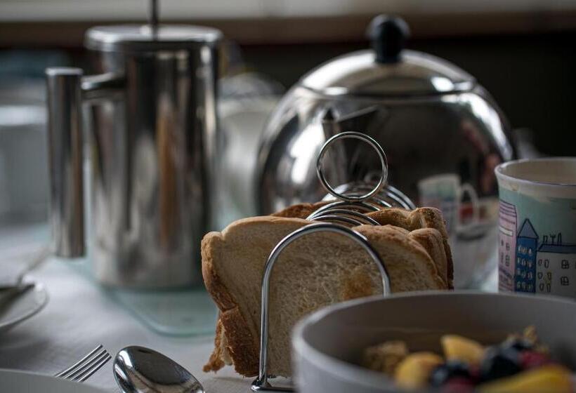 פנסיון Jedburgh Guest House