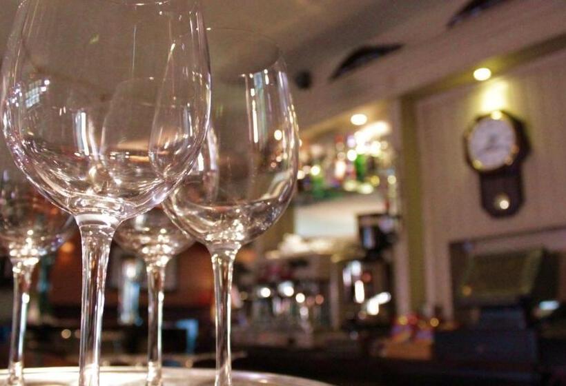 פנסיון Keanes Of Curraheen, Bar, Restaurant & Accommodation