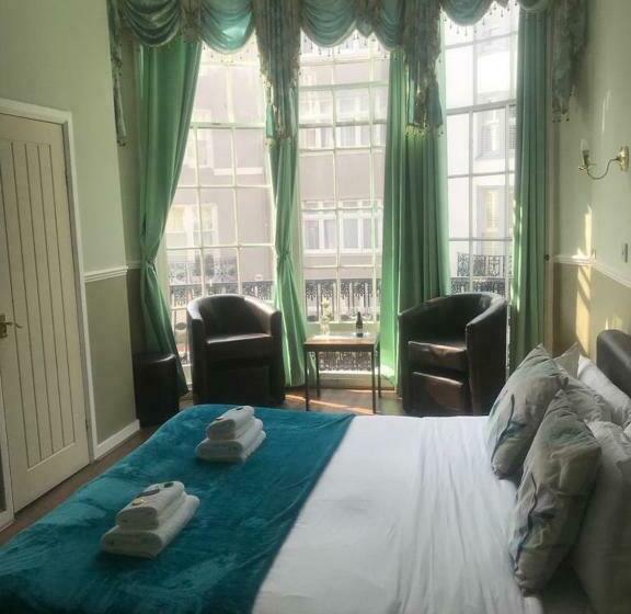 ペンション Kempfield House