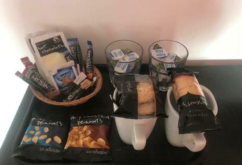 ペンション Kempfield House