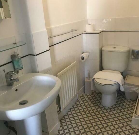 ペンション Kempfield House