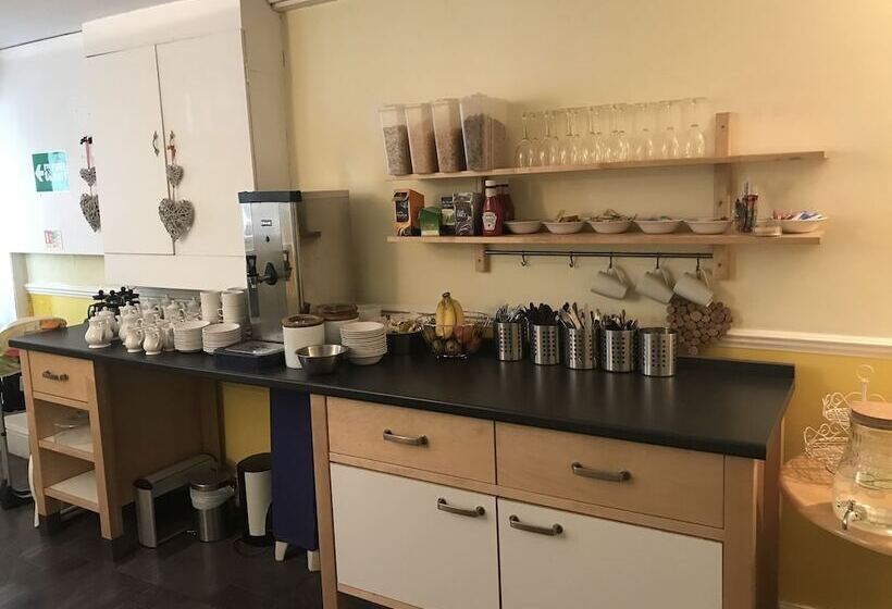 ペンション Kempfield House