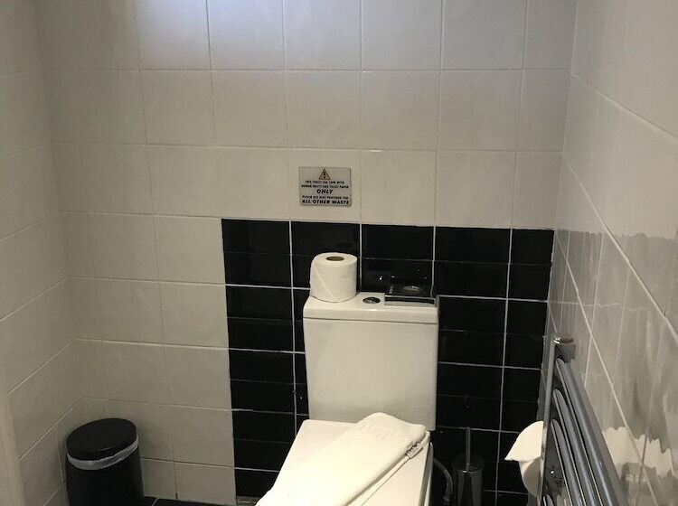 ペンション Kempfield House