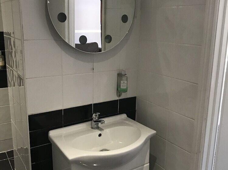 ペンション Kempfield House