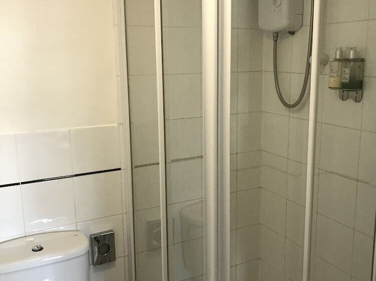 ペンション Kempfield House