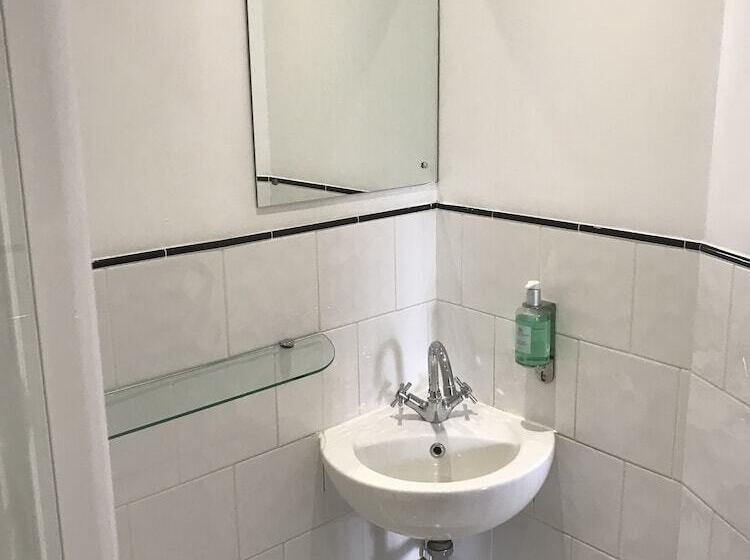 ペンション Kempfield House