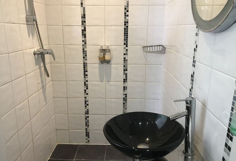 ペンション Kempfield House