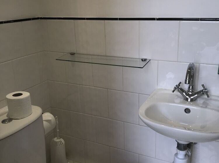 ペンション Kempfield House