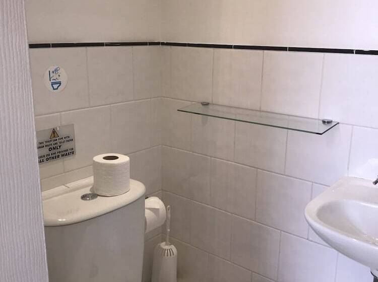 ペンション Kempfield House