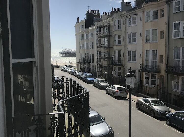 ペンション Kempfield House