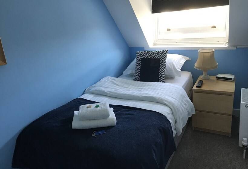 ペンション Kempfield House