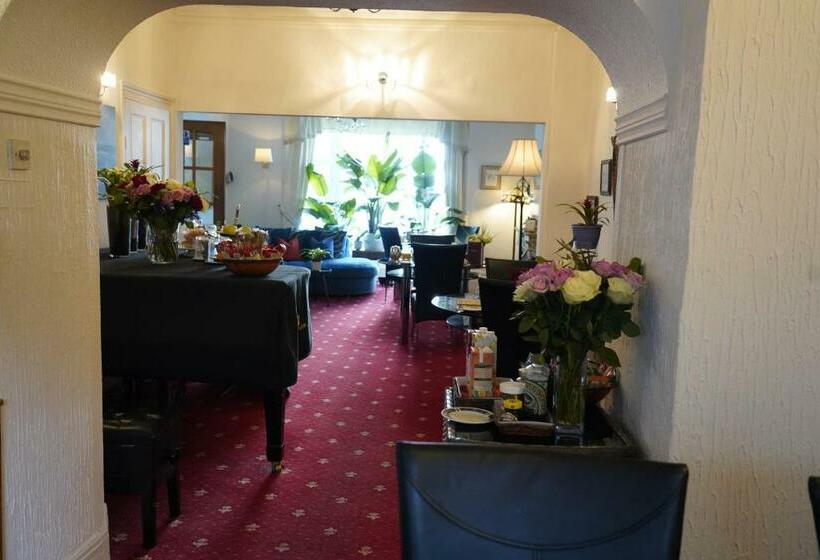 بنسيون Marlborough Guest House B & B