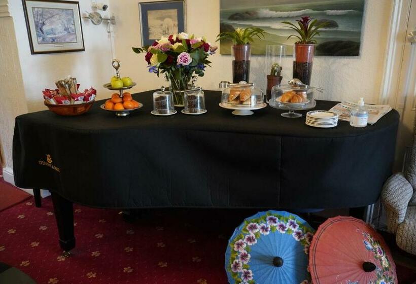 بنسيون Marlborough Guest House B & B