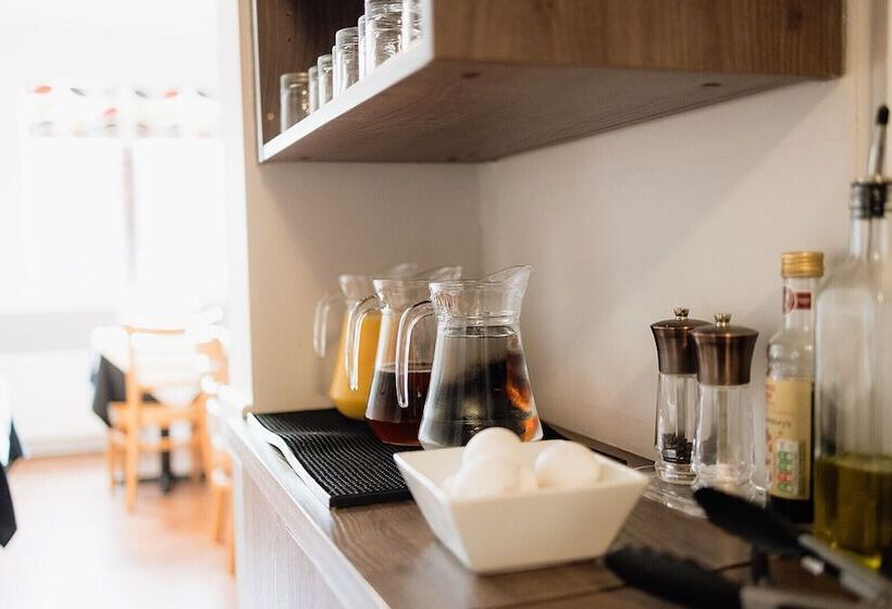 膳宿费 Red Mullions Guest House