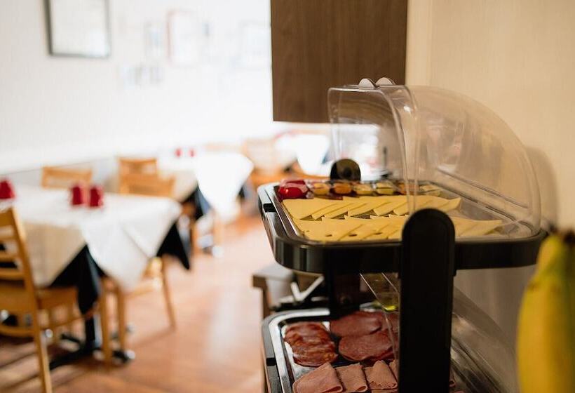 膳宿费 Red Mullions Guest House