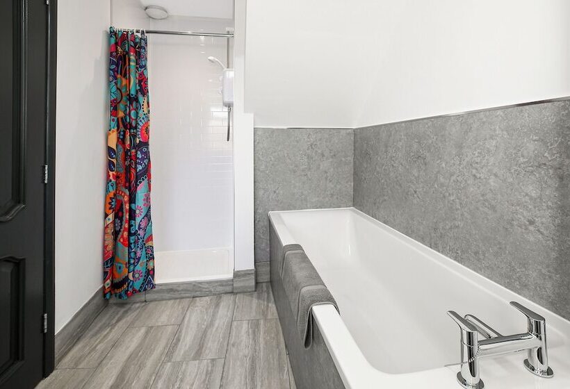 Пансион Tyme Suites On Kingsway