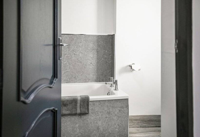 Пансион Tyme Suites On Kingsway