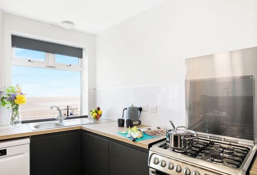 פנסיון Tyme Suites On Kingsway