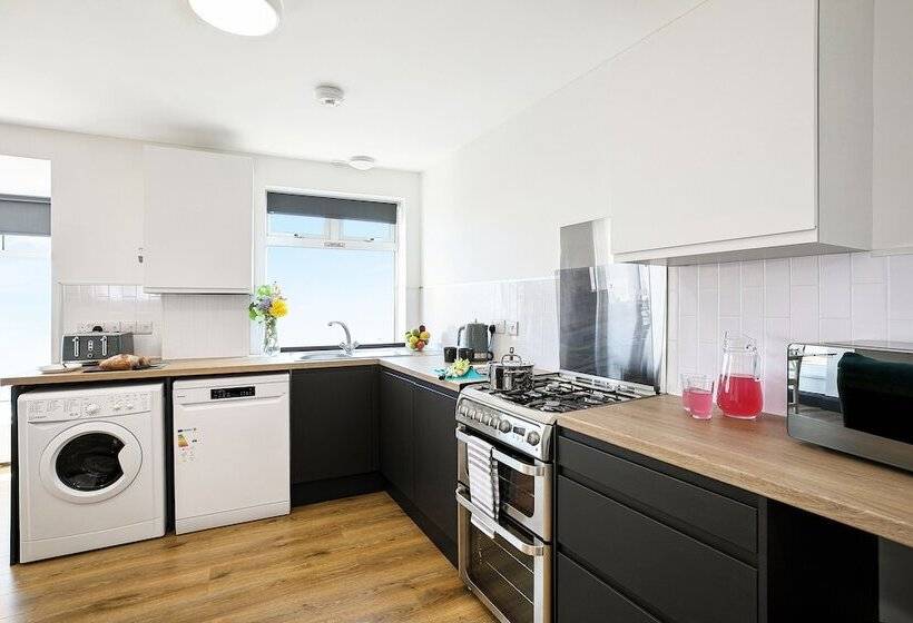 Пансион Tyme Suites On Kingsway