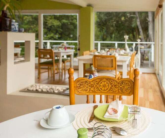 پانسیون Stannards Guest Lodge 4 Star B&b, Knysna