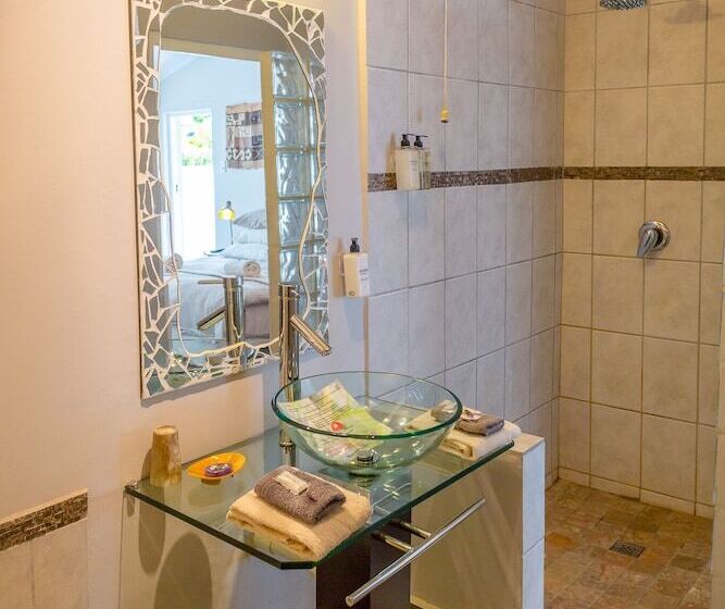 پانسیون Stannards Guest Lodge 4 Star B&b, Knysna