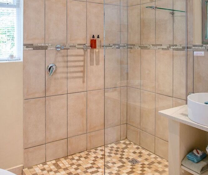 پانسیون Stannards Guest Lodge 4 Star B&b, Knysna