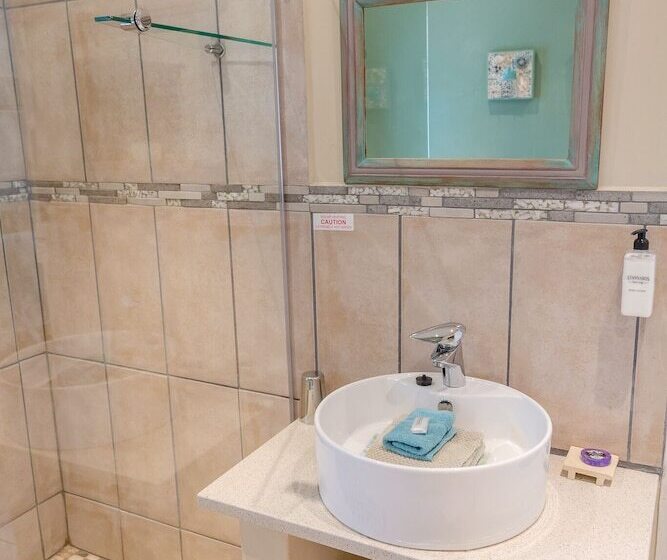 پانسیون Stannards Guest Lodge 4 Star B&b, Knysna