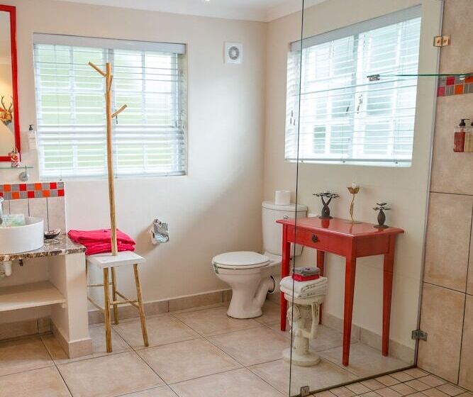 پانسیون Stannards Guest Lodge 4 Star B&b, Knysna