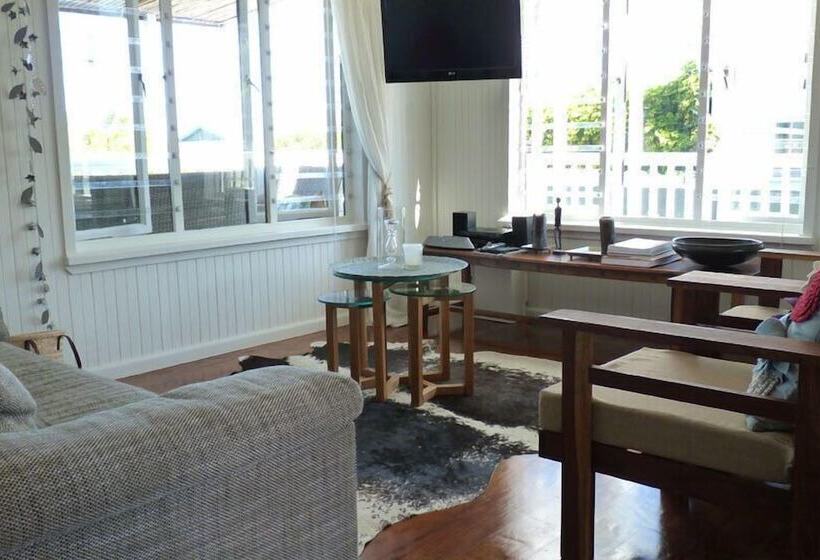 پانسیون Stannards Guest Lodge 4 Star B&b, Knysna