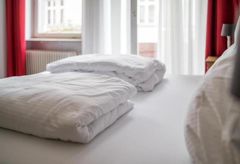 펜션 The Dubliner Hotel & Irish Pub