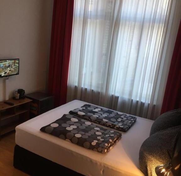 펜션 The Dubliner Hotel & Irish Pub