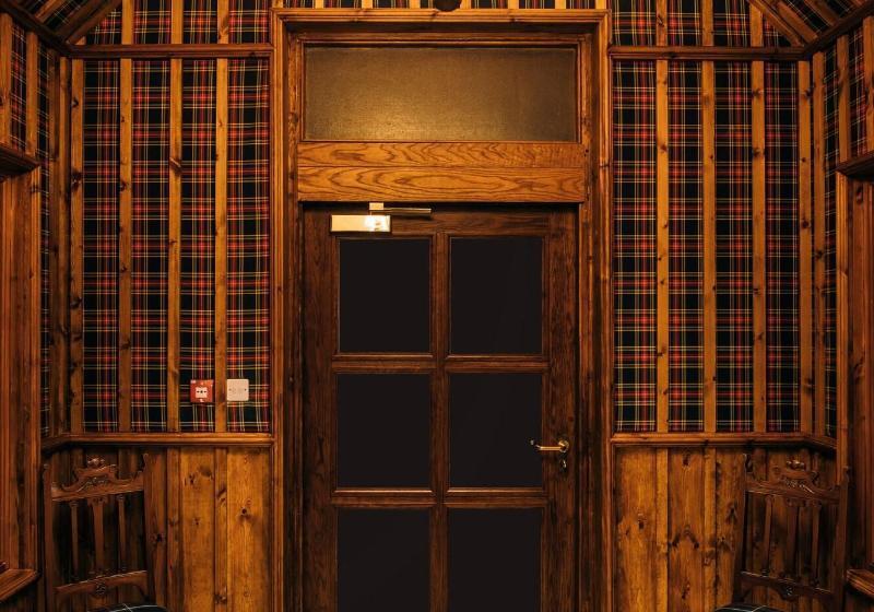 Пансион The Whispering Pine Lodge