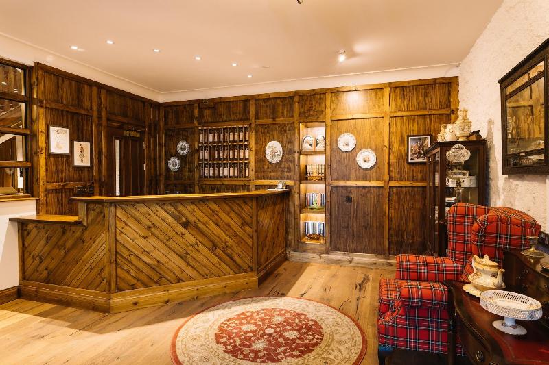 Пансион The Whispering Pine Lodge