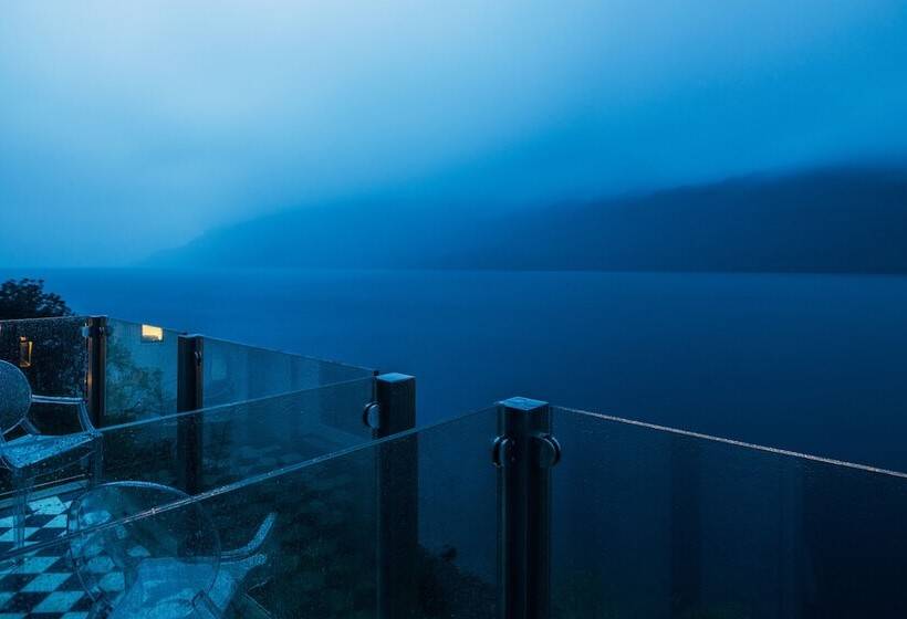 Пансион The Whispering Pine Lodge