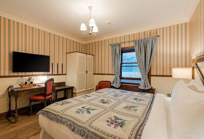 Пансион The Whispering Pine Lodge