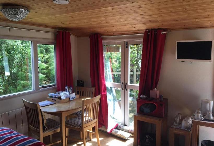 ペンション The Willows Guest House