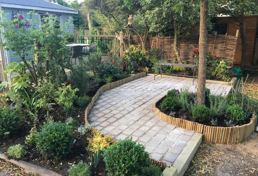 ペンション The Willows Guest House