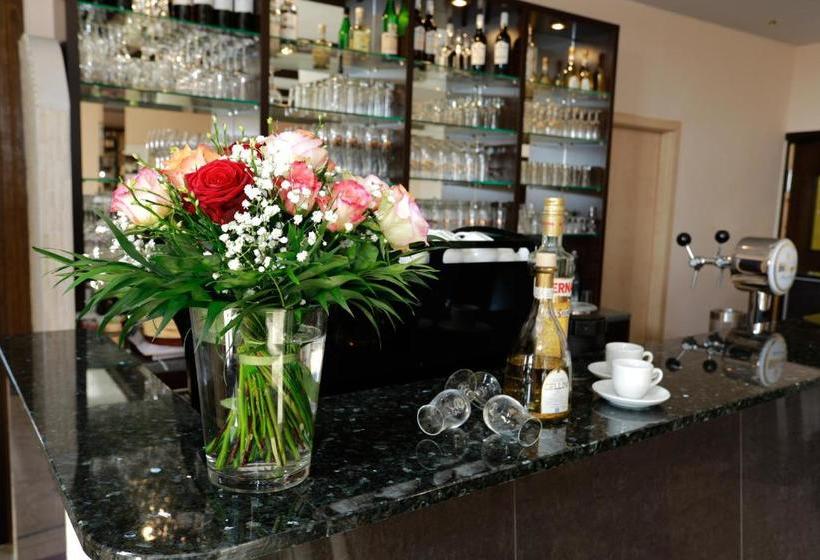 פנסיון Zwei&vierzig