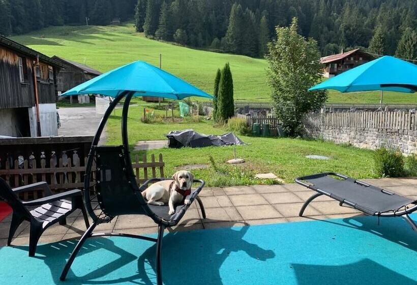 Общежитие L Auberge De L Ours