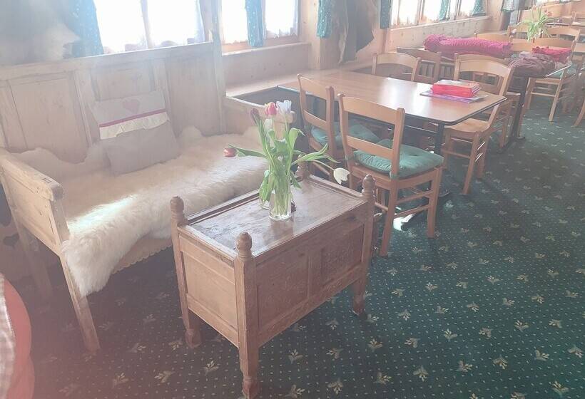 Общежитие L Auberge De L Ours