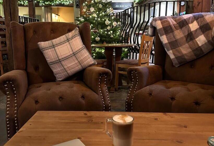 הוסטל The Heathfield Inn