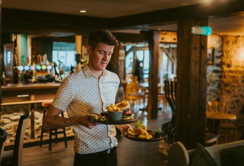 הוסטל The Heathfield Inn