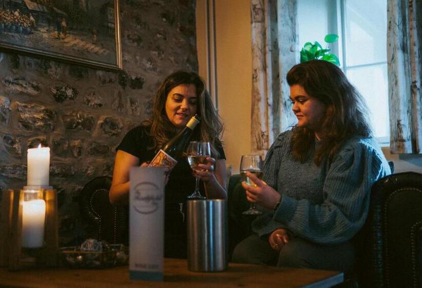 הוסטל The Heathfield Inn